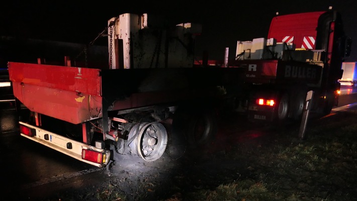 FW-DO: LKW-Anhänger gerät während der Fahrt auf der A2 in Brand