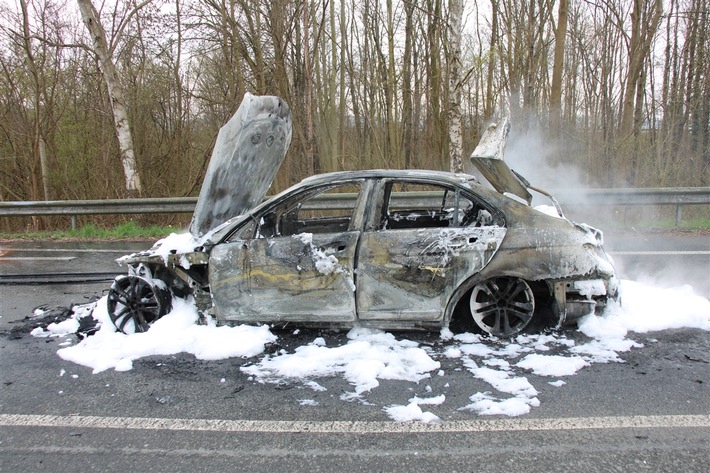 POL-MI: Mercedes fängt Feuer