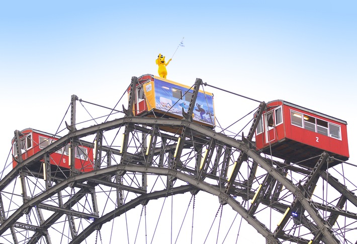 Gelber Elefant stürmt Wiener Riesenrad - BILD