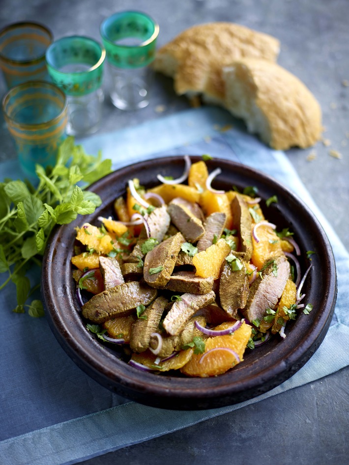 Sommer, Sonne, BBQ! Leckeres Grillgericht mit Lammfleisch: Marokkanischer Lammsalat (FOTO)
