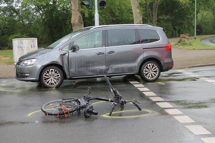 POL-DU: Neumühl: Radfahrerin bei Unfall verletzt