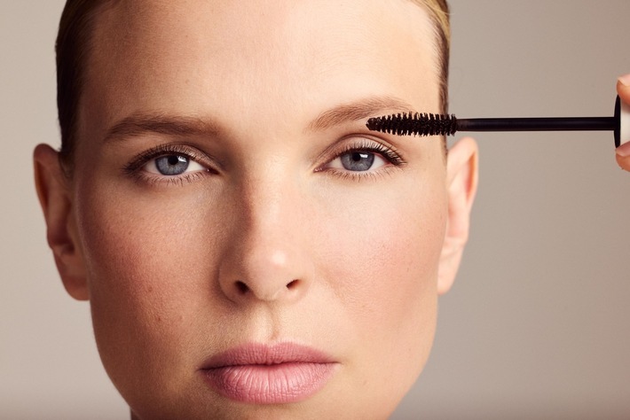 Neu von Dr. Hauschka: Long Lasting Mascara – natürliche Wimpernbetonung, die hält