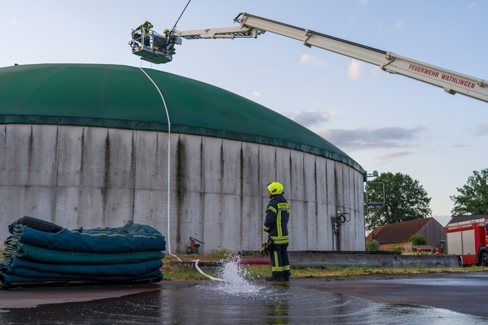 FW Flotwedel: Ortsfeuerwehr Langlingen nach Starkregen bei Biogasanlage im Einsatz