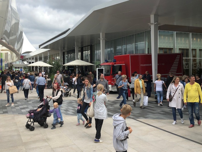 FW-BO: Wasserschaden im Ruhrpark durch defekte Sprinklerleitung