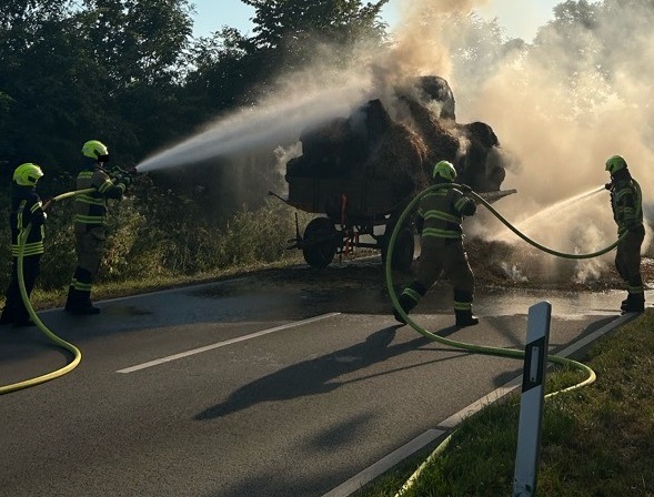 POL-MI: Heuballenbrand beschäftigt Einsatzkräfte auf der Lohe