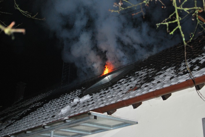 FW-MK: Dachstuhlbrand in der Obergrüne