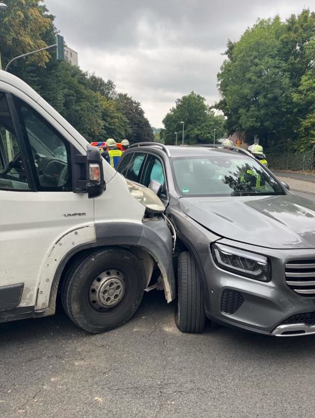 POL-HA: Verkehrsunfall mit einer Leichtverletzten und 45.000 Euro Schaden