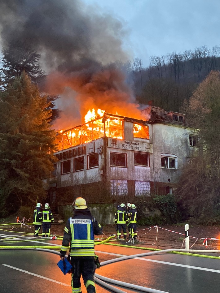 POL-HX: Hotelruine steht zweimal in Vollbrand