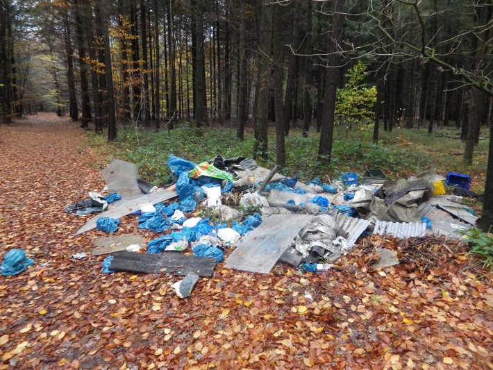 POL-CUX: Illegale Müllentsorgung im Waldgebiet + A 27: Unfallzeugen gesucht  u.a.