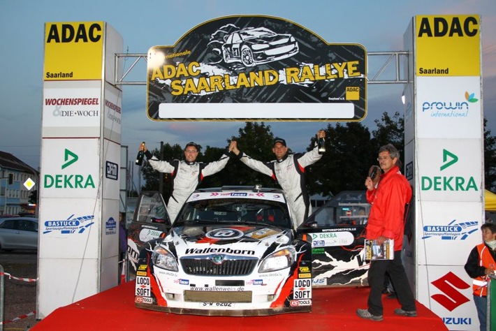 Mark Wallenwein/Stefan Kopczyk im SKODA Fabia S2000 Deutsche Rallyemeister 2012 (BILD)