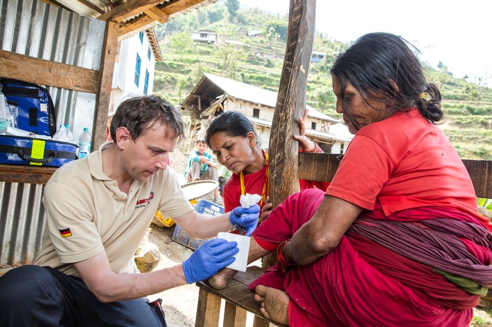 Johanniter-Helfer kehren aus Nepal zurück / Nach der Soforthilfe weitere Hilfsaktivitäten geplant
