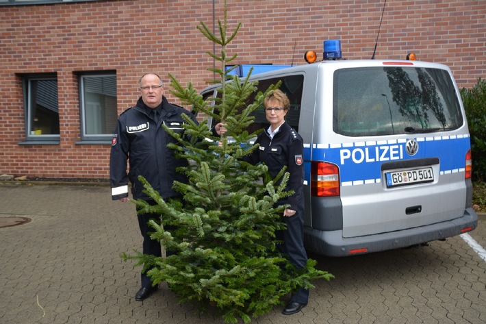 POL-GOE: (740/2014)  Weihnachtsbaum-Versteigerung der Polizei Göttingen läuft noch bis Donnerstagnachmittag - Höchstes Gebot beträgt derzeit 50 Euro!