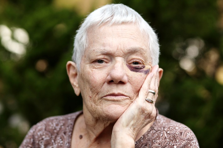 Plus de 300 000 seniors sont victimes de violence