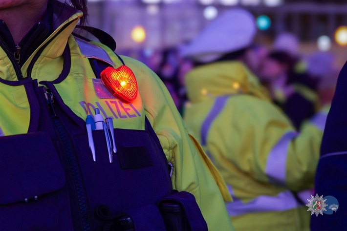 POL-WES: Wesel- Glühwürmchenaktion der Verkehrssicherheitsberatung für mehr Sichtbarkeit und Sicherheit