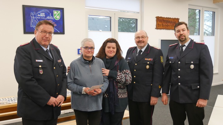 FW Celle: 2.500 Euro aus Sozialfond des Landesfeuerwehrverbandes Niedersachsen für Witwe eines verstorbenen Feuerwehrmannes!