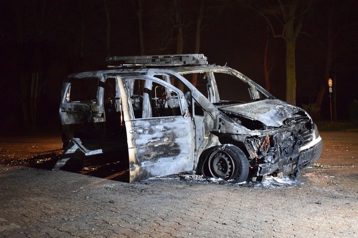 POL-BN: Bonn-Dransdorf: Unbekannte entwendeten Firmenwagen - Fahrzeug wurde brennend in Wesseling aufgefunden - Polizei bittet um Hinweise