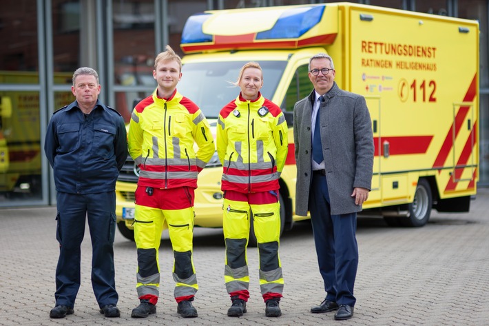 FW Ratingen: Feuerwehr Ratingen - Neuer Rettungswagen in neuer Farbgebung