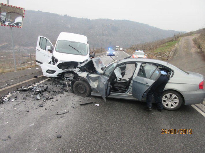 POL-PDWIL: Schwerer Verkehrsunfall Zell-Barl