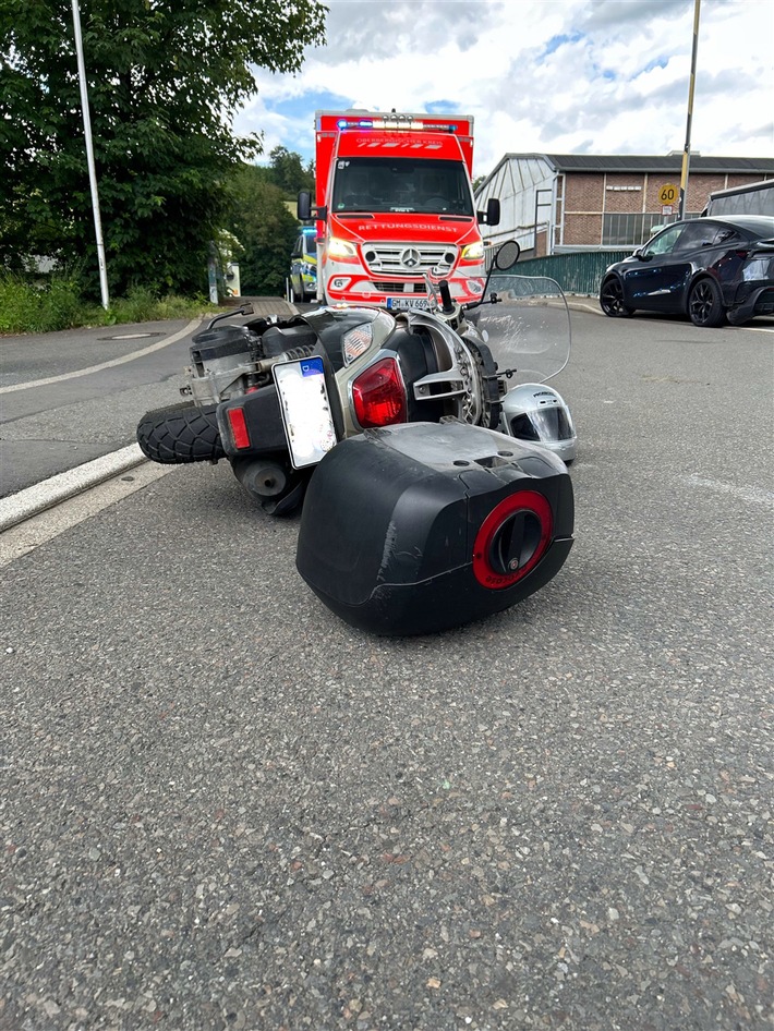 POL-GM: Motorrollerfahrer bei Verkehrsunfall verletzt