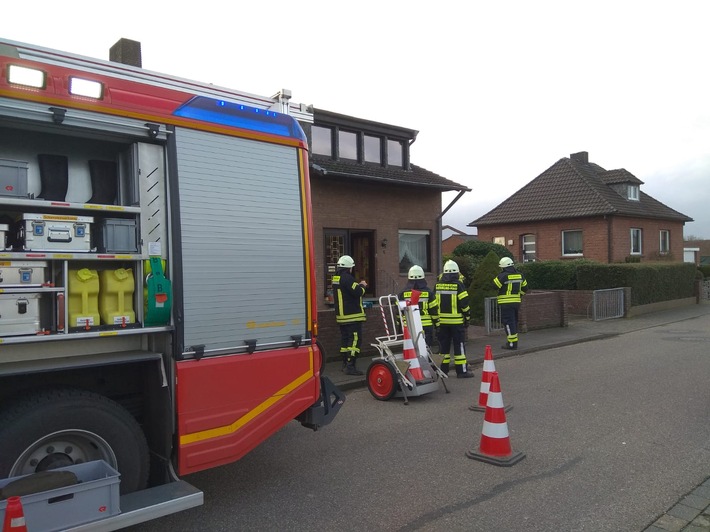 FW-KLE: Von der Feuerwehr gerettet: Essen auf Herd gestellt und eingeschlafen