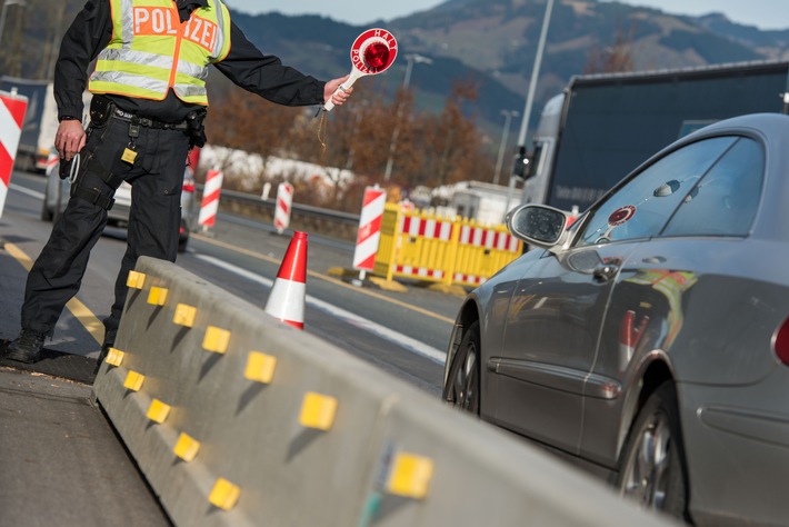 Bundespolizeidirektion München: Sechsfach gesuchter Straftäter landet im Gefängnis - Bundespolizei Waidhaus vollstreckt Haftbefehl