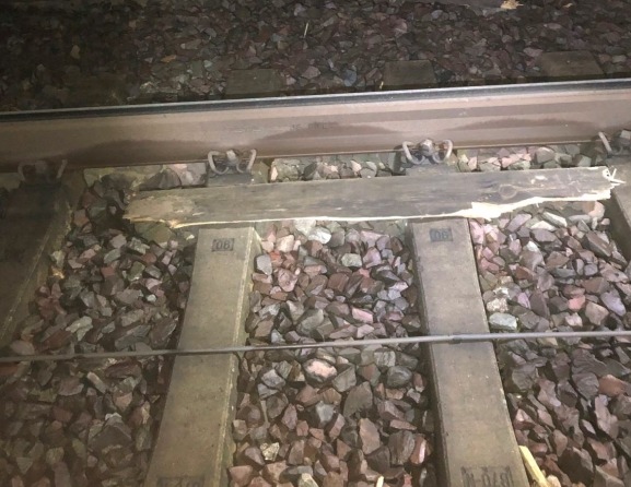 BPOL-H: Zeugenaufruf: Mehrere Züge durch Bewurf beschädigt