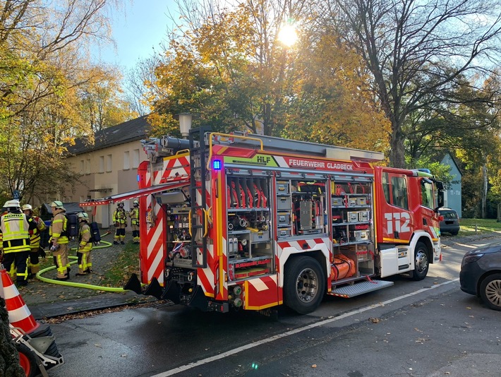 FW-GLA: Wohnungsbrand mit Menschenleben in Gefahr