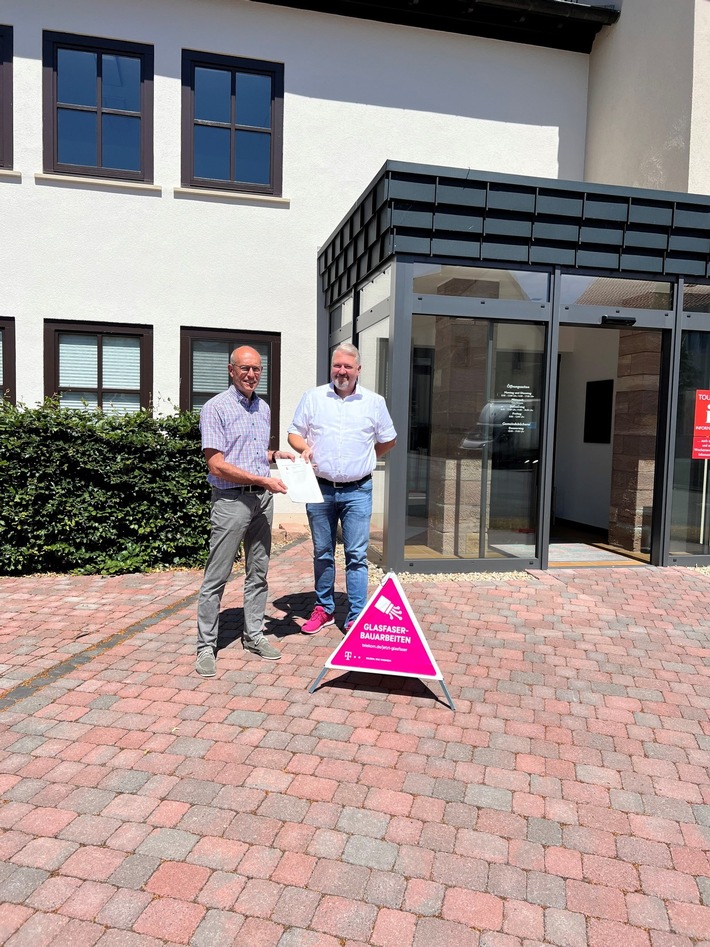 Telekom baut in Rasdorf rund 600 Glasfaser-Anschlüsse im Auftrag der GlasfaserPlus
