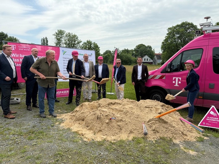 Telekom startet Glasfaserausbau im Landkreis Cuxhaven