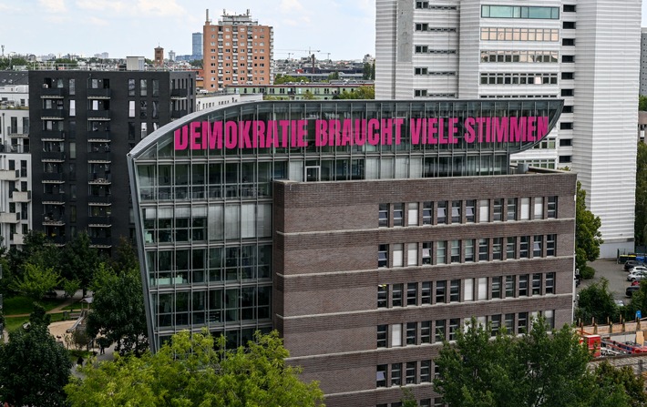 Haus der Presse setzt sichtbares Zeichen für Medienvielfalt