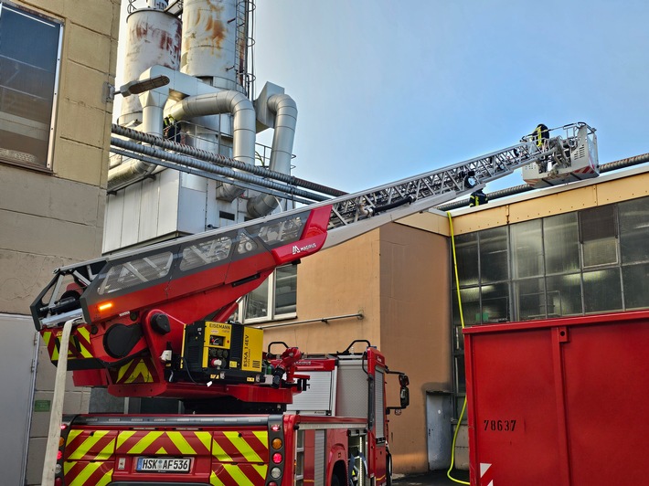 FW-AR: Brand in Gewerbebetrieb / Feuerwehr verhindert größere Schäden