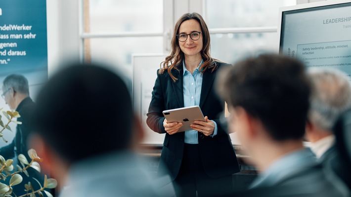 Arbeitssicherheit im dezentralen Bereich: Dr. Anna Ganzke von WandelWerker Consulting verrät, wie Unternehmen Handwerker, Monteure und Servicetechniker trotz wechselnder Einsatzorte besser schützen