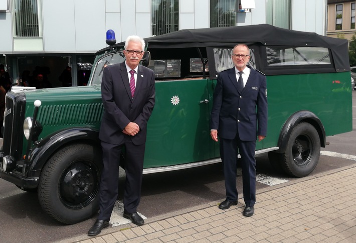 POL-ME: Polizeichef geht in den Ruhestand: Kreispolizeibehörde Mettmann verabschiedet Leitenden Polizeidirektor Manfred Frorath - Kreis Mettmann - 2006192