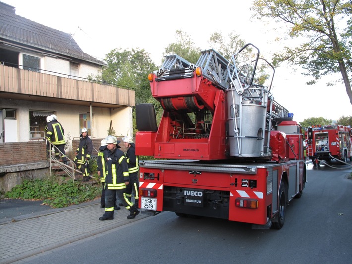 FW-AR: Feuer in einem leerstehendem Gebäude in der Arnsberger Wolfsschlucht