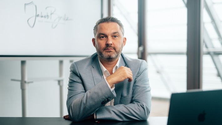 Die unterschätzten Risiken beliebter Steuerstrukturen: Jakob Brilz über VV-GmbH, Holding, Genossenschaft und den Idealverein