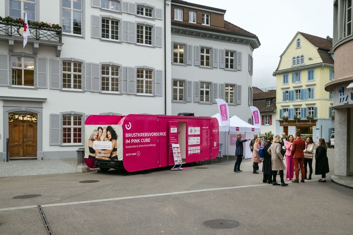 PINK CUBE heute in Liestal: Brustkrebsvorsorge in der Rathausstrasse