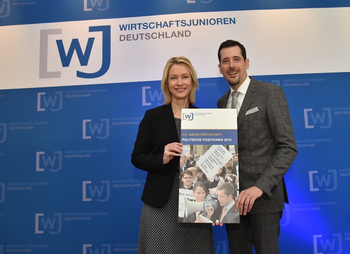 Bundesministerin Manuela Schwesig lobt das Engagement der Jungen Wirtschaft / Die Wirtschaftsjunioren treffen sich zur Delegiertenversammlung in Schwerin