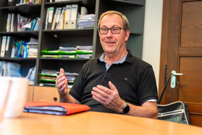 Was braucht es, um dauerhaft glücklich zu sein? Bethel-Experte erklärt, warum das Zwischenmenschliche der ultimative Faktor ist - und wie Medien das Empfinden verzerren