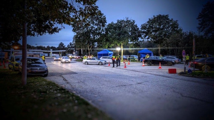 BPOL-KI: Gemeinsame Vollkontrolle der Landespolizei, Bundespolizei und des Zolls auf der Bundesautobahn 1