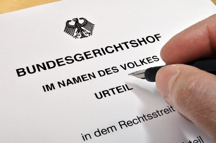 Bundesgerichtshof gibt bankfreundliche Rechtsprechung nach Machtwort des EuGH auf: Millionen Autokreditverträge in Deutschland wegen unklarer Belehrung widerrufbar / Bundesgerichtshof bestätigt Autokreditwiderruf und gibt bankenfreundliche Rechtsprechung auf (Bild ausschließlich zur redaktionnellen Nutzung; Foto: Dan Race / Adobe Stock) / Weiterer Text über ots und www.presseportal.de/nr/122701 / 