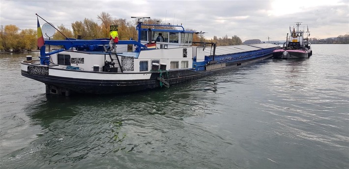 PP-ELT: Gütermotorschiff fährt sich in Bingen fest