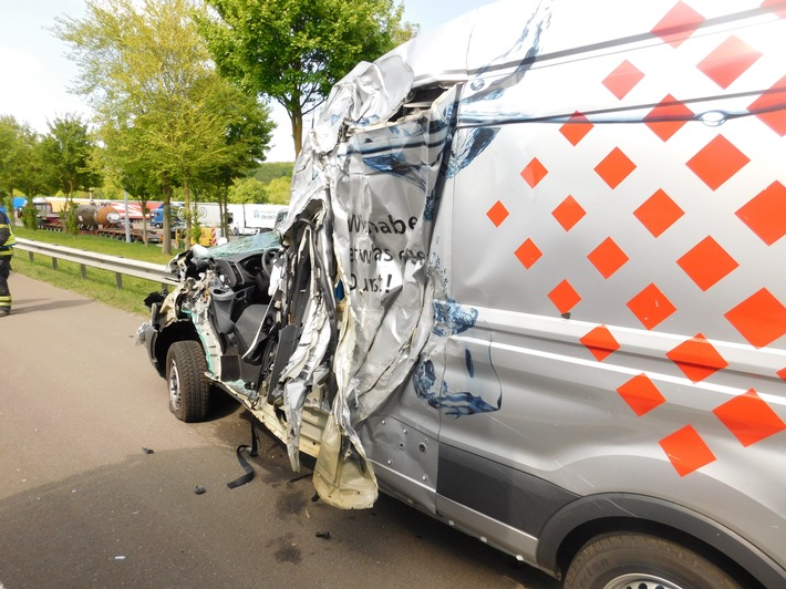 POL-VDKO: Daxweiler - Erneut schwerer Unfall am Stauende auf der A 61