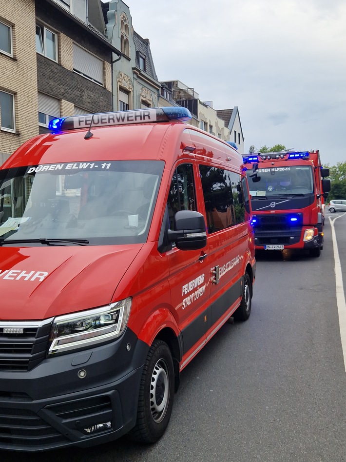 FW Düren: Feuer in Küche - Feuerwehr verhindert größere Schäden
