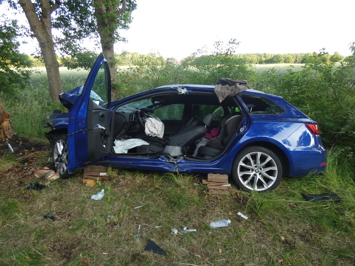 POL-CUX: Schwerer Verkehrsunfall auf der L135 zwischen Nordholz und Altenwalde - Vollsperrung