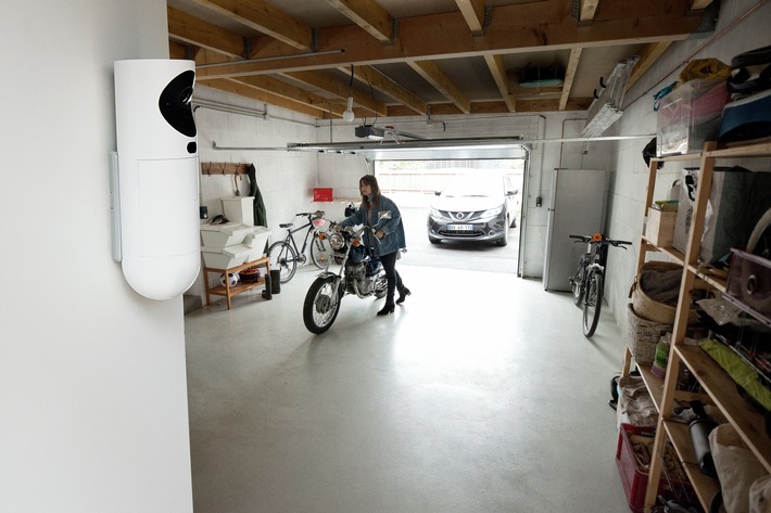 Verisure Sicherheitskamera_Garage mit Motorrad.jpg