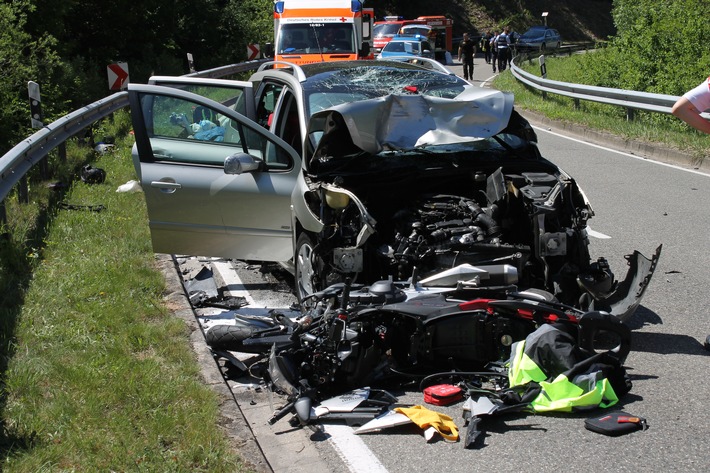 POL-PDNW: Motorradfahrer tödlich verunglückt