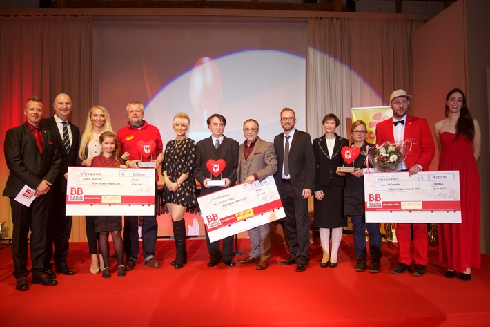 Ministerpräsident Woidke ehrte BB RADIO HörerHelden 2015 / Ivonne Hofmeister (Brandenburg/Havel), André Winkler (Bernau) und Hans Joachim Buley (Eisenhüttenstadt) sind die &quot;Helden des Alltags&quot;