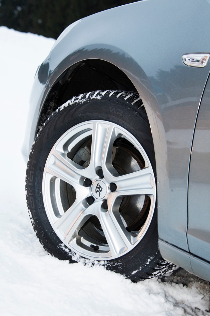 Nokian-Winterreifen ist der Testsieger mit "Sehr empfehlenswert" im Winterreifen-Test 2011 von "sport auto" / Bestes Ergebnis auf Schnee mit 99 von 100 Punkten (mit Bild)