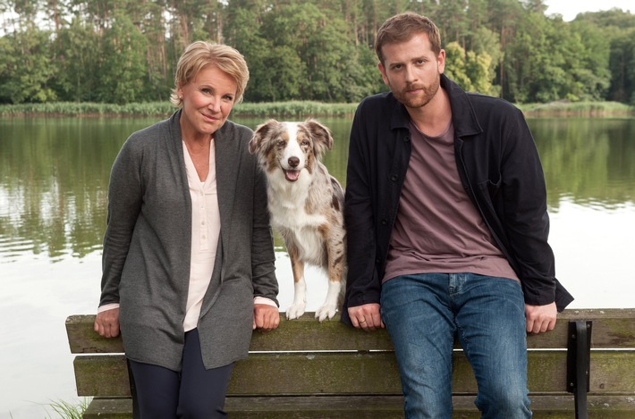 Das Erste / "Endlich Freitag im Ersten": Neue Filme der beliebten ARD-Degeto-Reihe "Käthe und ich" mit Christoph Schechinger, Mariele Millowitsch und Australian-Shepherd-Hündin Käthe