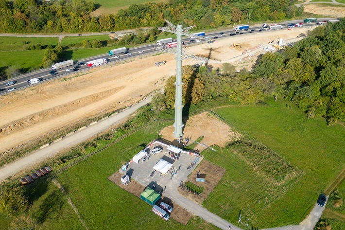 Baustellenbesichtigung in Pforzheim-Eutingen ‒ vor Ort dabei sein, wo eine neue Stromleitung entsteht